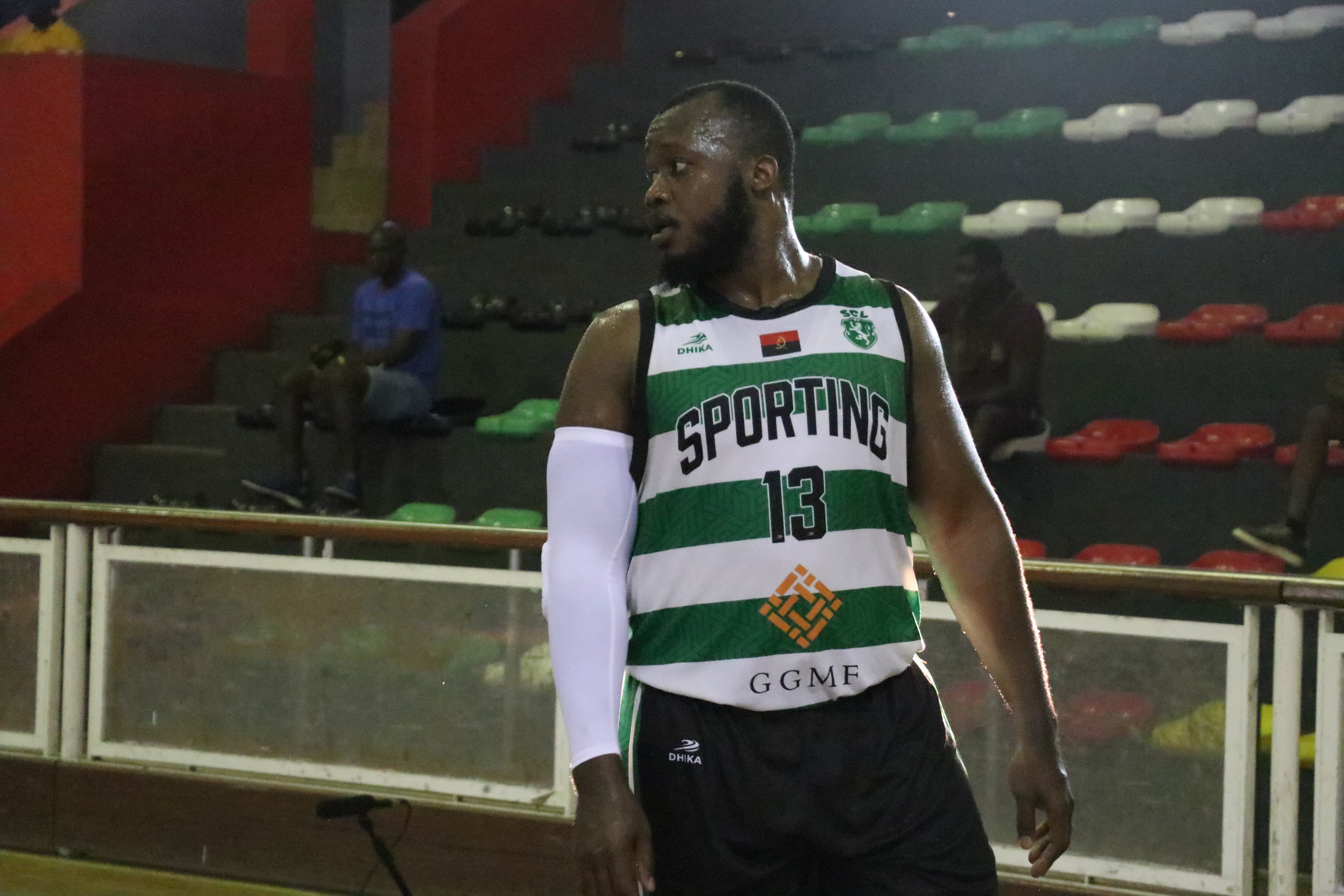 SPORTING SOFRE DERROTA NA FINAL FOUR CONTRA O VILA CLOTILDE